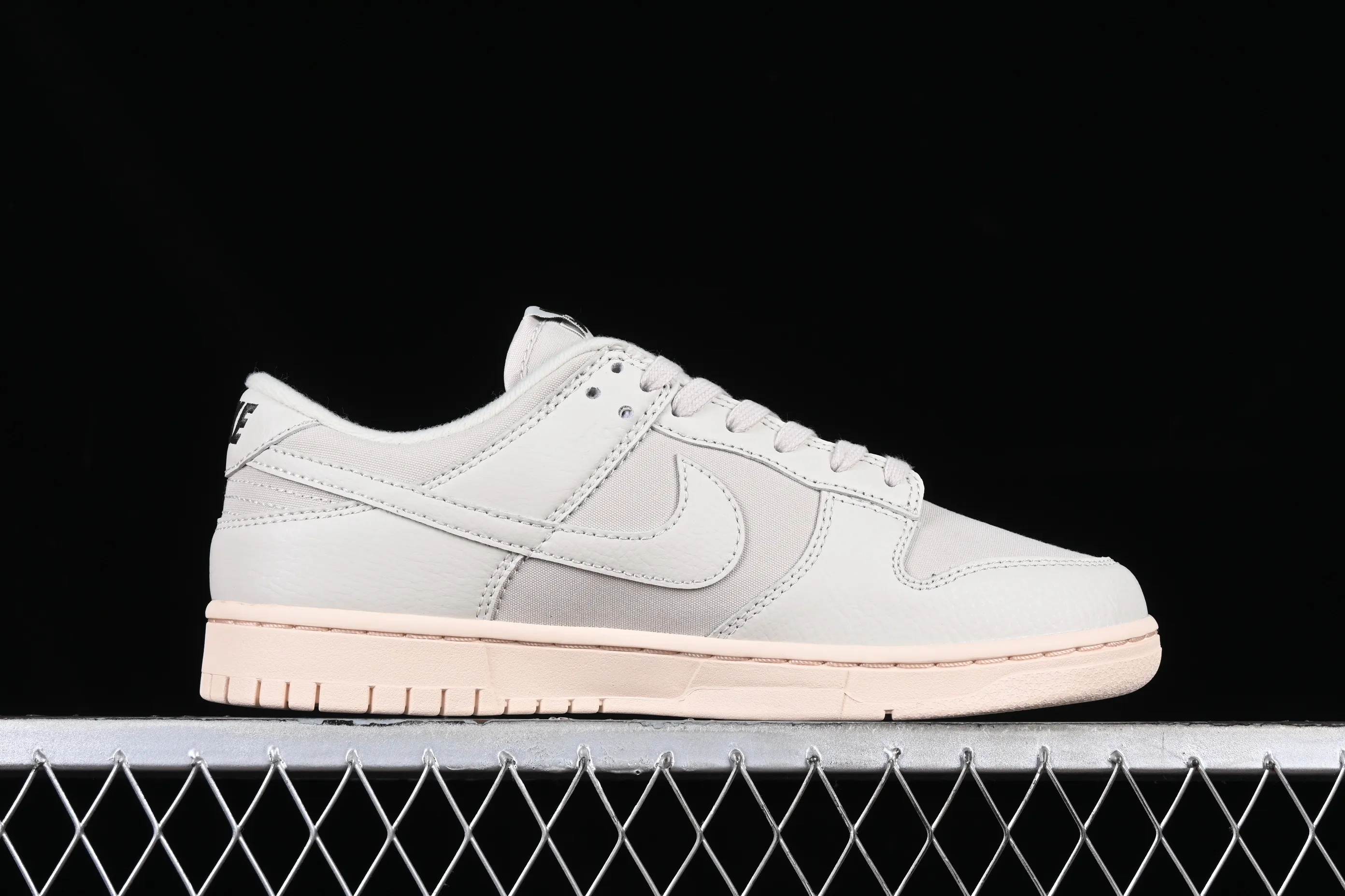 All Categories Nk SB Dunk Series Nk SB Dunk Low Low-top sneakers Nk Dunk Low "Light Orewood Brown" ​Light brown canvas SB low-top sports and leisure sneakers DZ2538-100